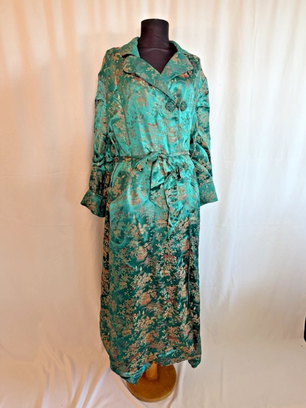 Vintage Chinese Green Chinoiserie Robe - Size Medium / Large